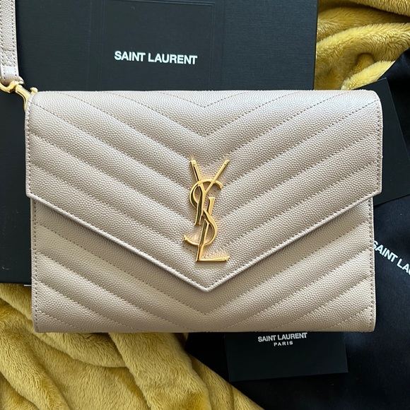 ⛔️SOLD⛔️ SAINT LAURENT MATELASSÉ FLAP POUCH IN QUILTED GRAIN EMBOSSED LEATHER - Picture 3 of 13